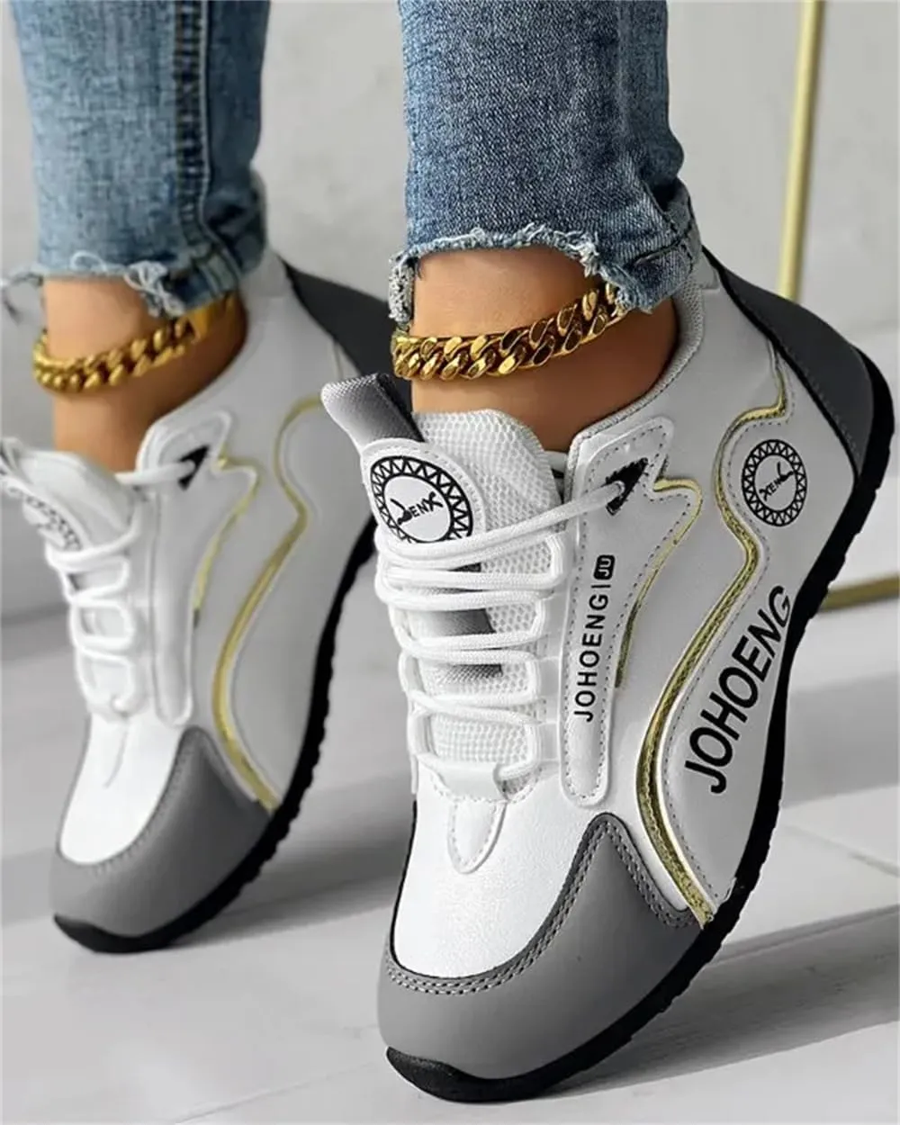 Breathable Lace-up Round Toe Sneakers