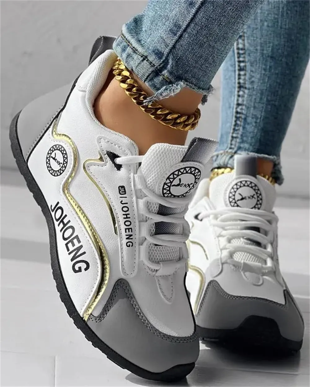 Breathable Lace-up Round Toe Sneakers