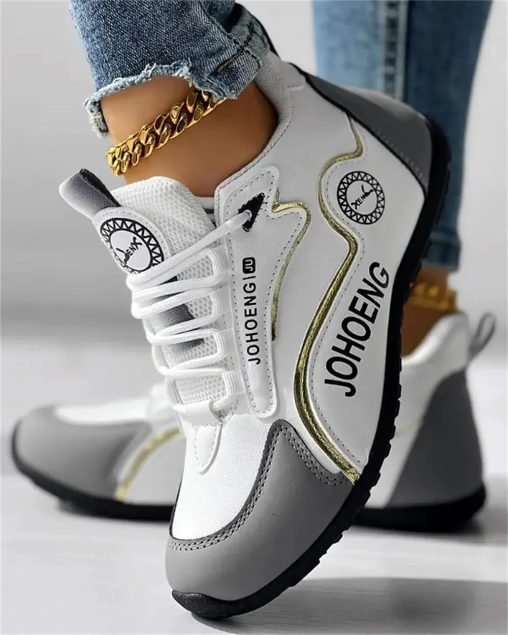 Breathable Lace-up Round Toe Sneakers