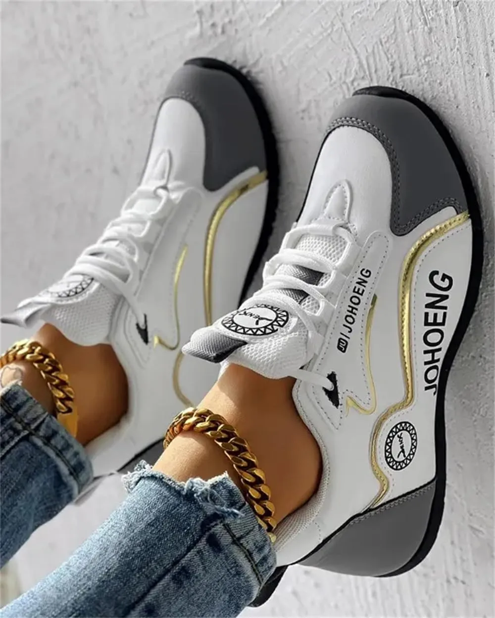 Breathable Lace-up Round Toe Sneakers