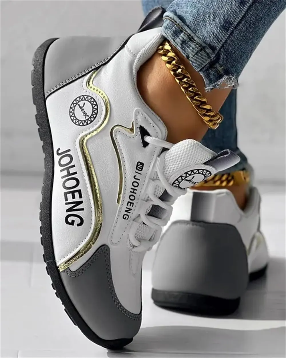 Breathable Lace-up Round Toe Sneakers