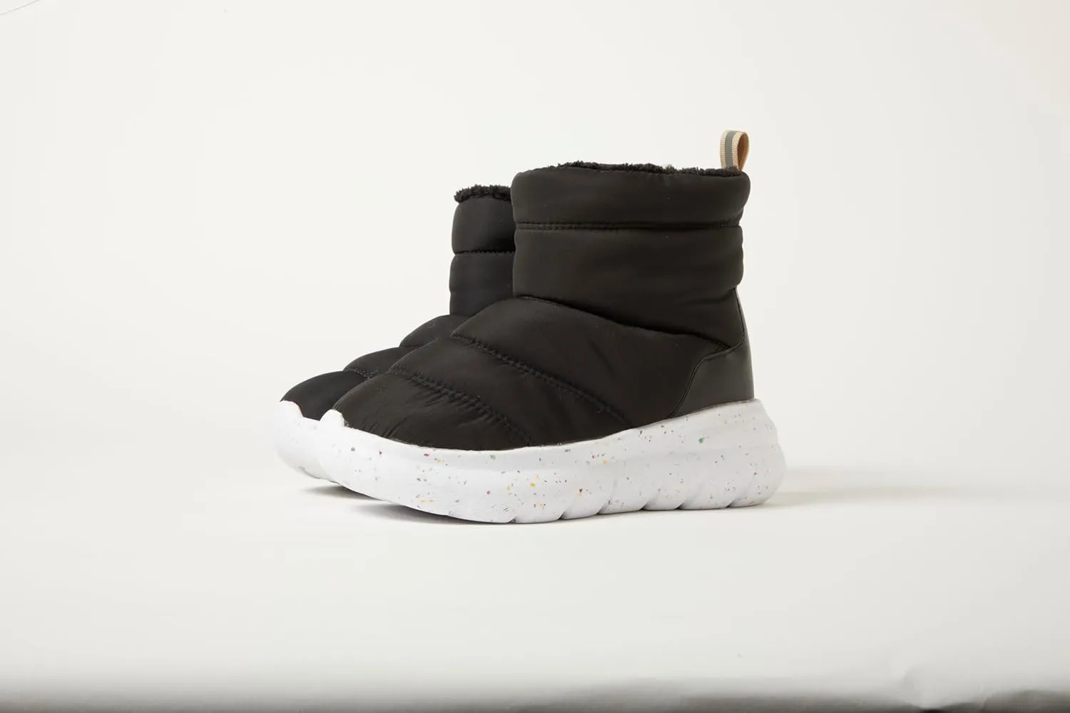 Dearfoams Men's Texoma Regrind Slip-in Boot-Comfortable, Puffy Nylon, Fleece Lining, Energy Return Mid Calf