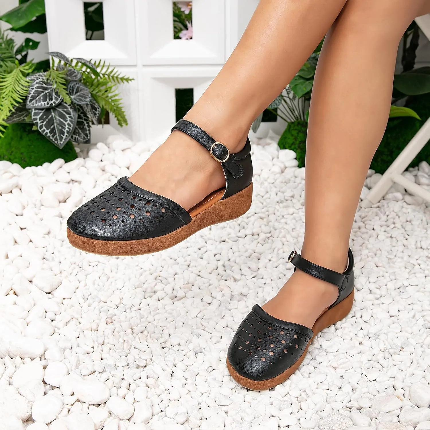 GATUXUS Women's Low Wedge Ankle Strap Buckle Flats Shoes Closed Toe Roman Cage Cusual Flat Sandals