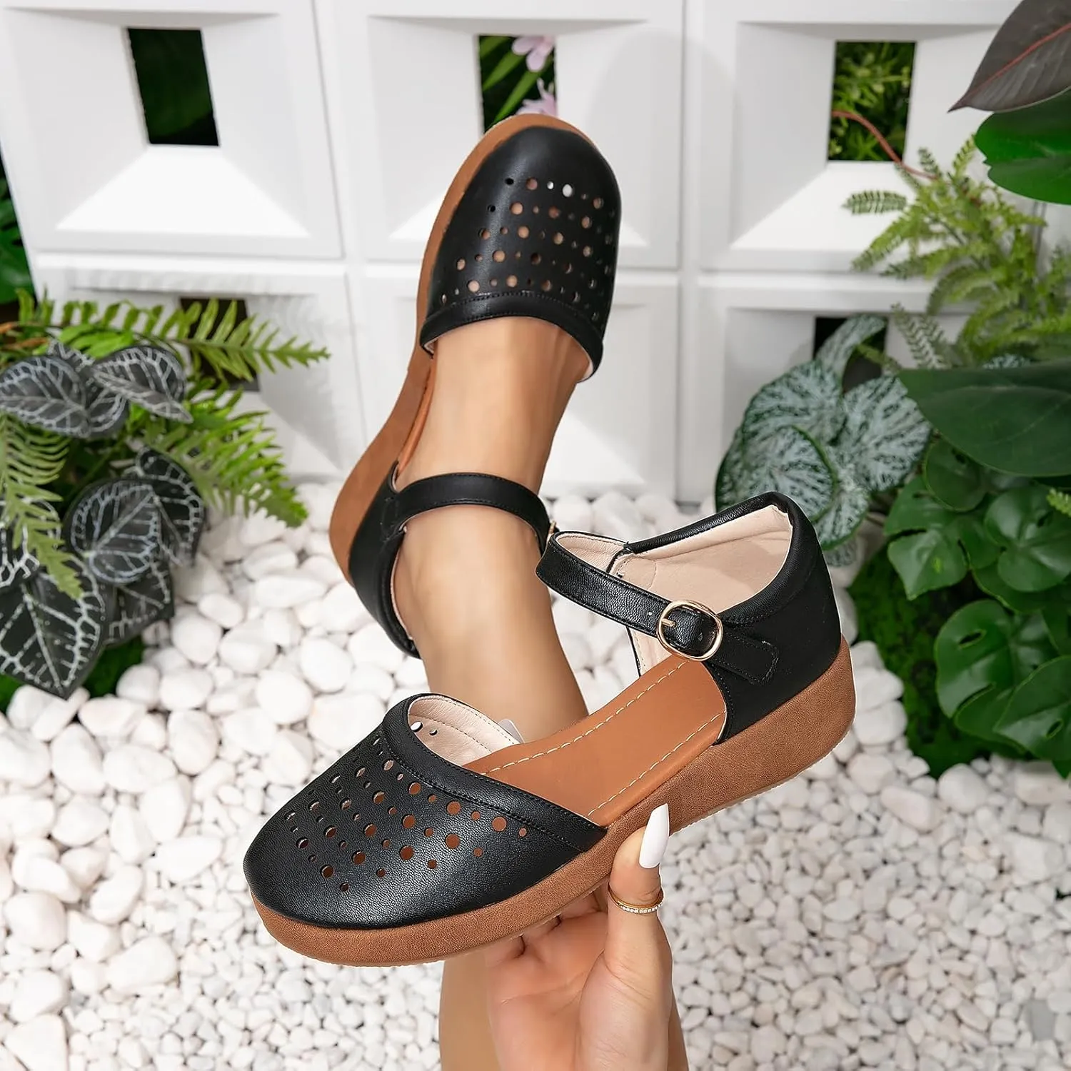 GATUXUS Women's Low Wedge Ankle Strap Buckle Flats Shoes Closed Toe Roman Cage Cusual Flat Sandals