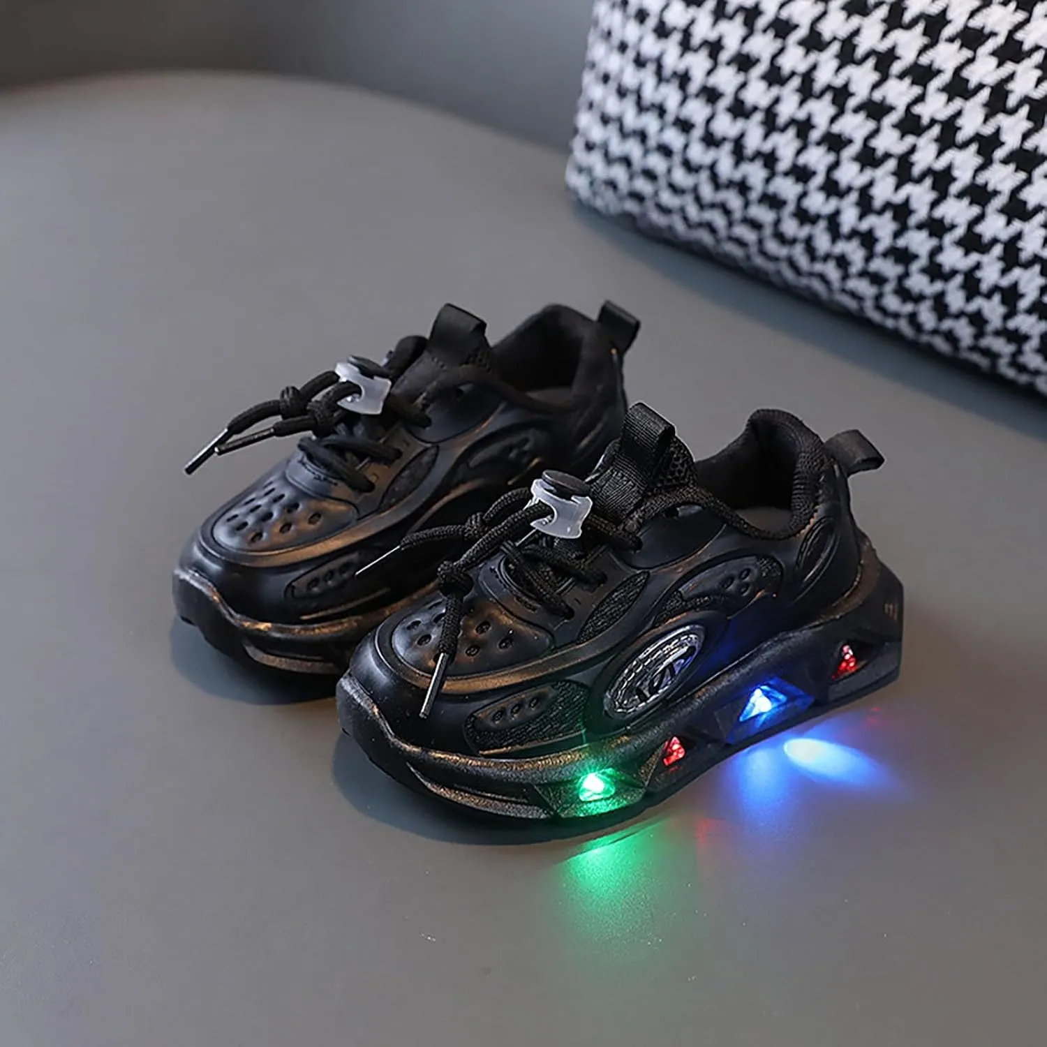 Girls Light Up Shoes Lac𝐞 Up Non-Slip Luminous Shoes Low Top Mesh Lightweight Casual Sneaker Led Casual Shoes