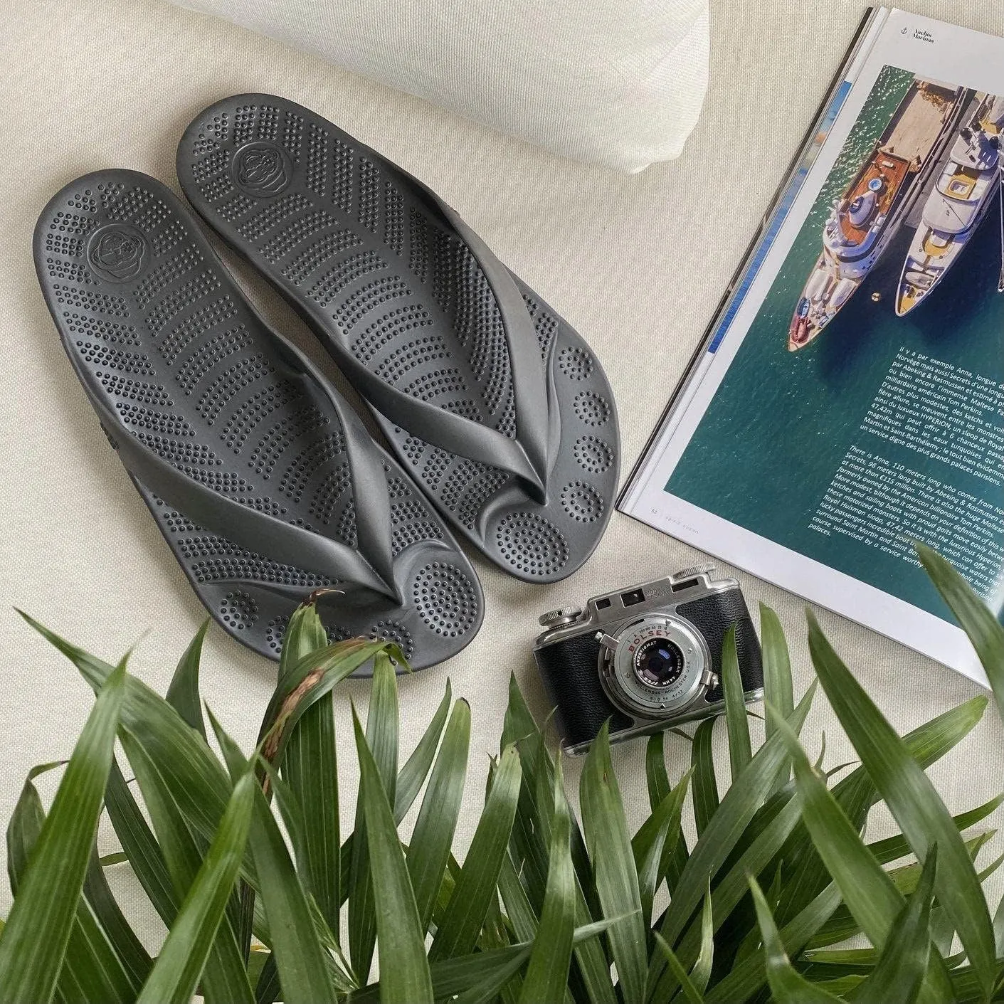 GUDO WORLD Unisex Flip Flop Sandals with Pressure Point Reflexology Stimulation and EVA Foam Supportive Soles For Men and Women