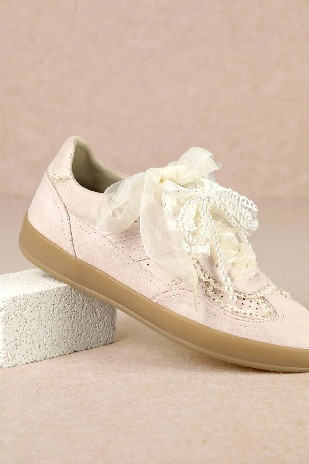 Mi.iM Eleanor Pearl Organza Ribbon Vintage Sneakers