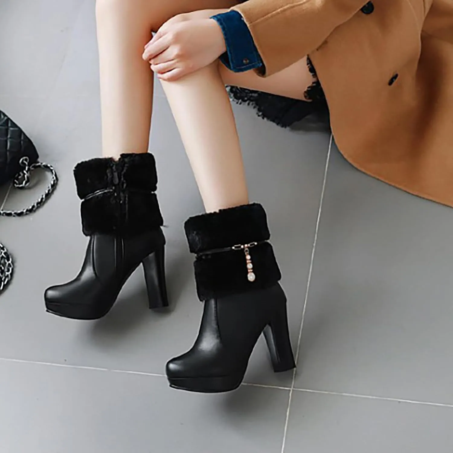 UTIKLIOU Women's Ankle Boots Platform Boots Side Zip Chunky Heel Booties with Fur Round Toe Leather Winter Boots for Women